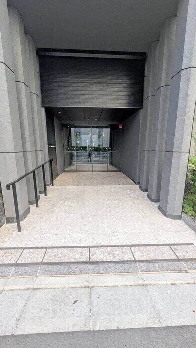 物件外観写真2　(エントランス部分)