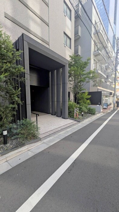 物件外観写真6　(エントランス部分)