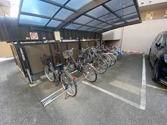 物件外観写真5　(駐輪場)