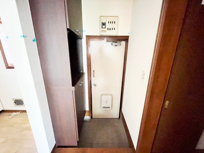物件内観写真7　(玄関)
