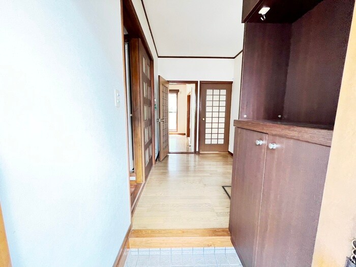 物件内観写真8　(玄関)