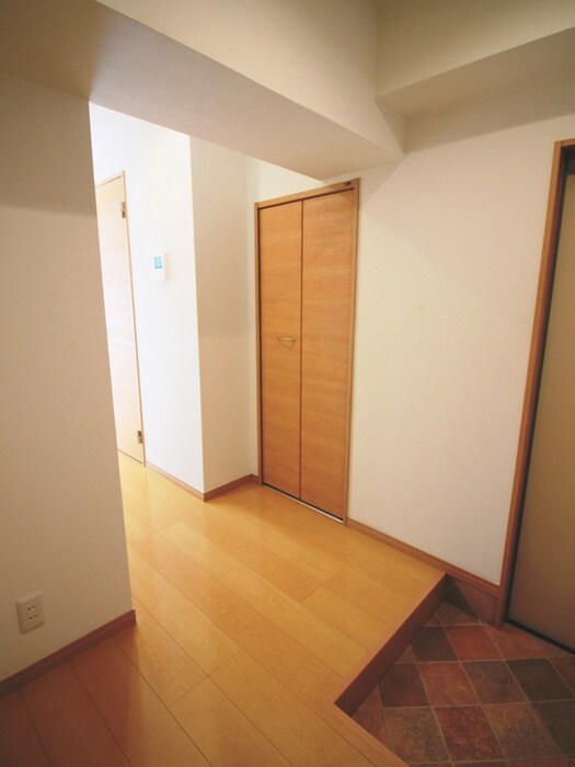 物件内観写真13　(玄関)