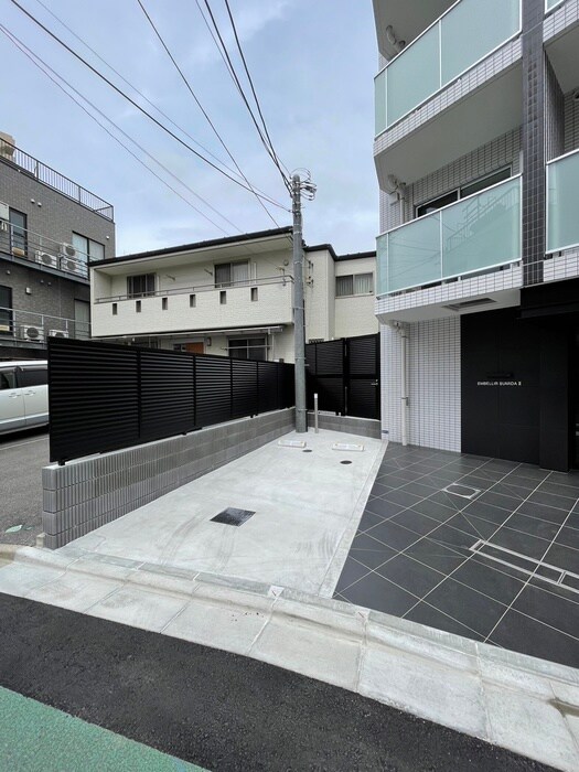 物件外観写真6　(バイク置き場)