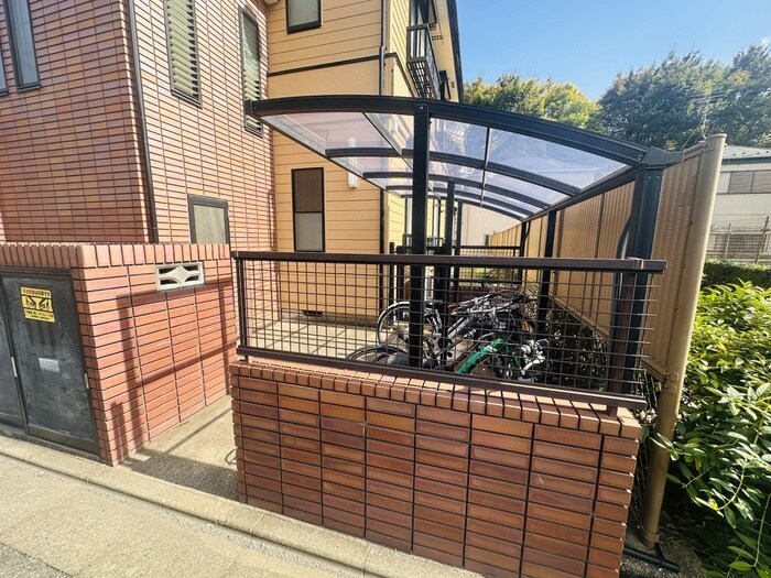 物件外観写真3　(駐輪場)