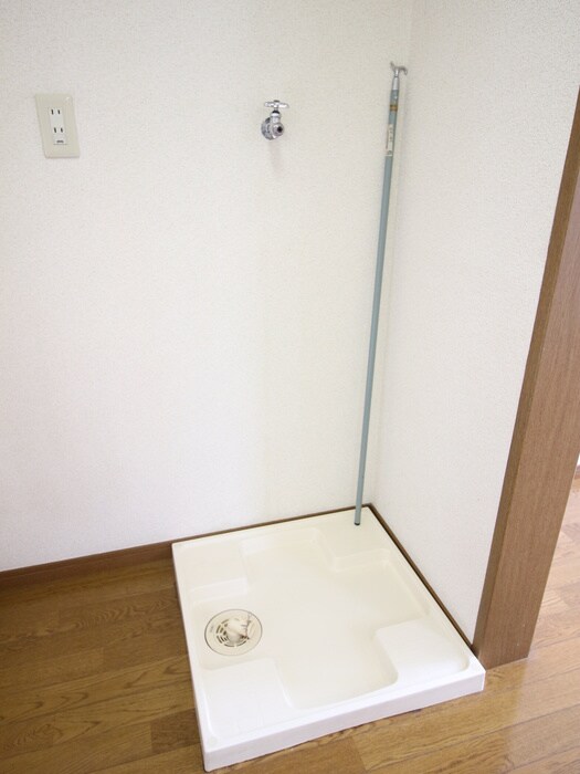 物件内観写真13　(洗濯機置場)