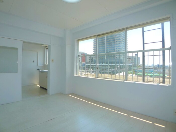 物件内観写真8　(室内からの展望)