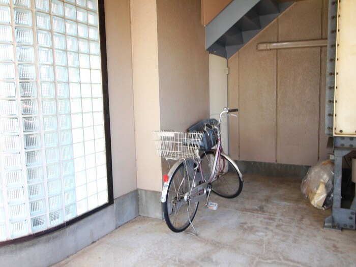 物件外観写真4　(駐輪場)