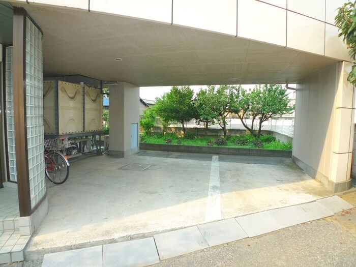 物件外観写真6　(駐車場)