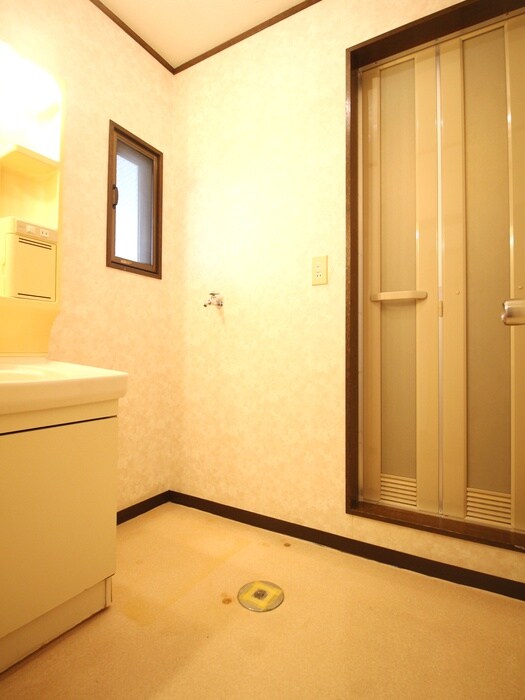 物件内観写真15　(洗濯機置場)