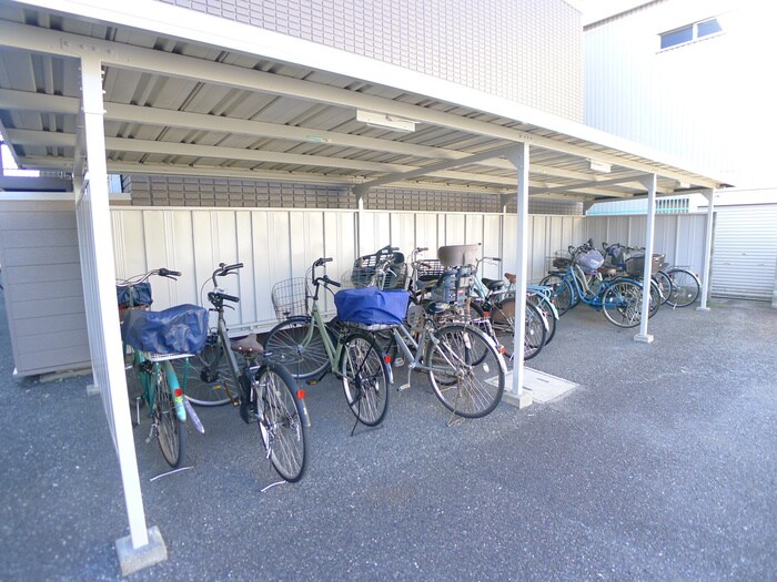 物件外観写真4　(駐輪場)