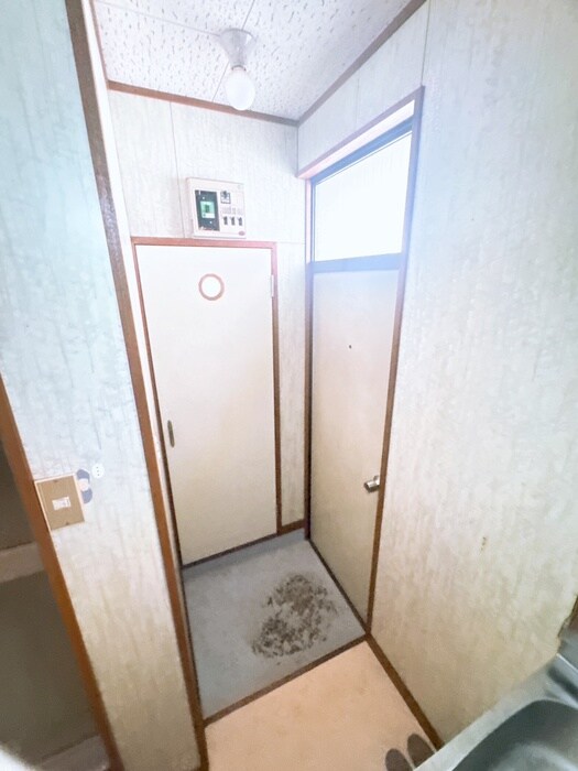 物件内観写真6　(玄関)