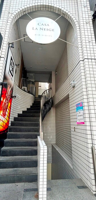 物件外観写真4　(エントランス部分)