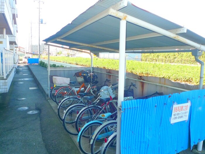 物件外観写真2　(駐輪場)