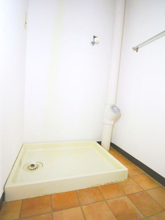 物件内観写真14　(洗濯機置場)