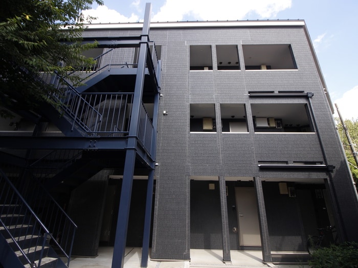 物件外観写真3　(エントランス部分)