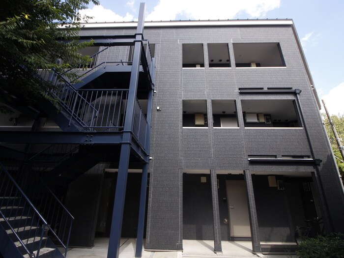 物件外観写真3　(エントランス部分)