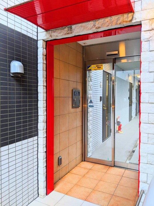 物件外観写真5　(エントランス部分)