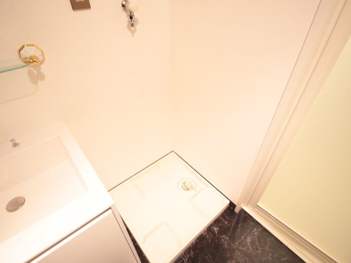 物件内観写真12　(洗濯機置場)