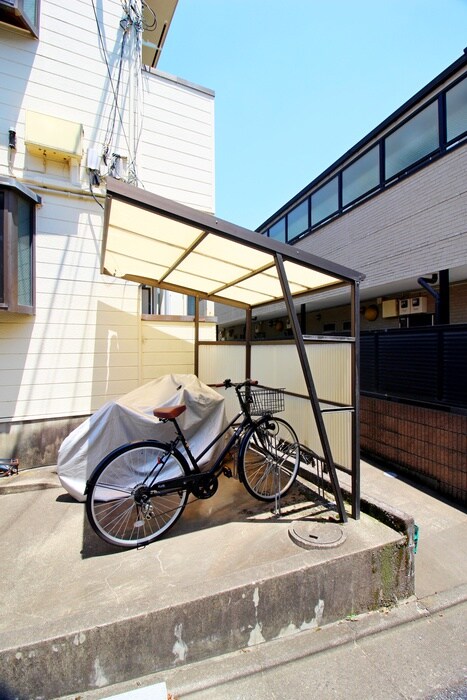 パインウッドの駐輪場