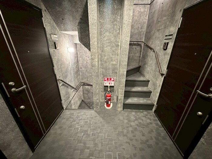 物件外観写真4　(エントランス部分)