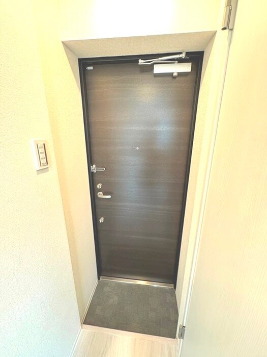 物件内観写真18　(玄関)