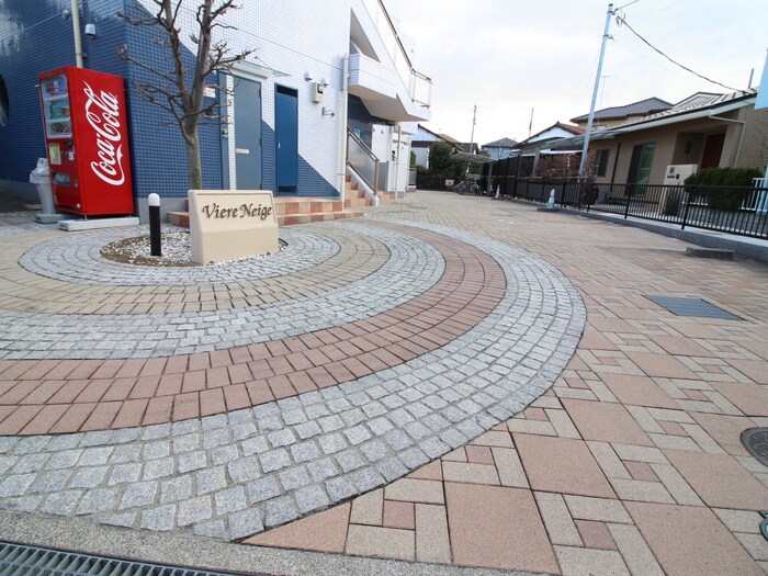 物件外観写真5　(エントランス部分)