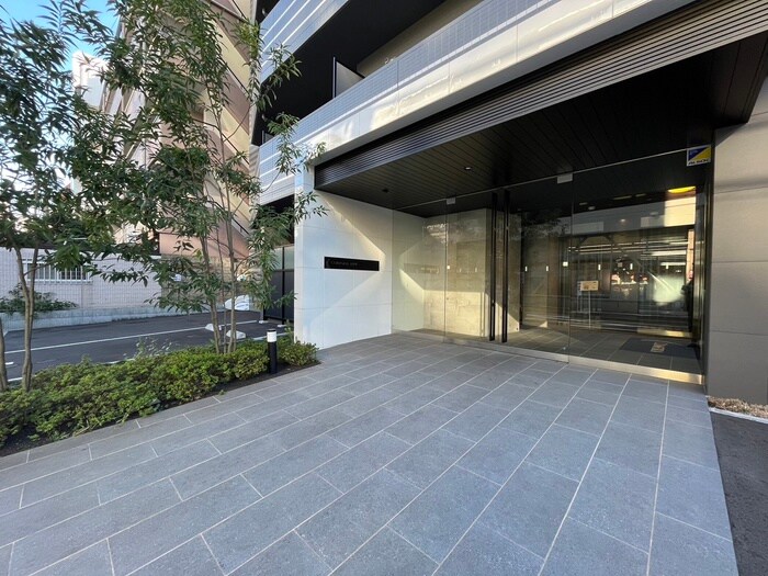 物件外観写真2　(エントランス部分)