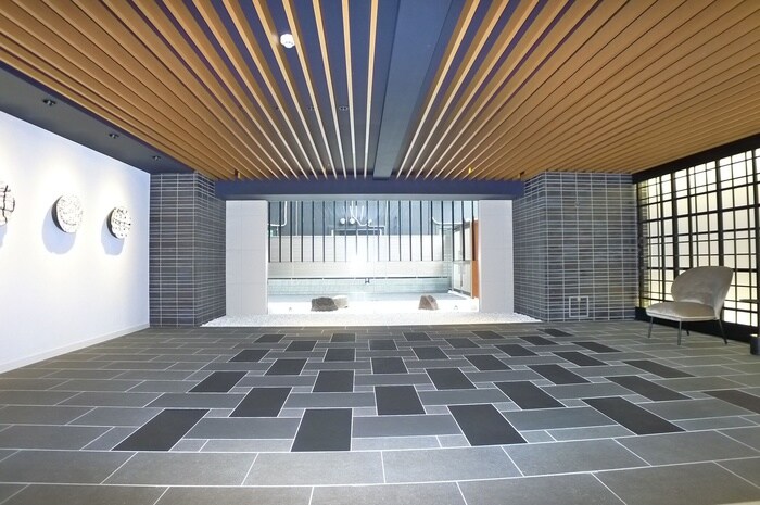 物件外観写真5　(エントランス部分)