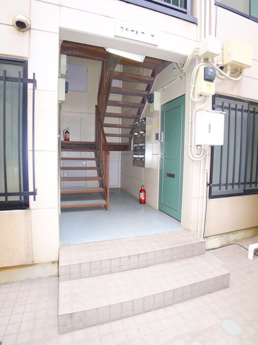 物件外観写真2　(エントランス部分)