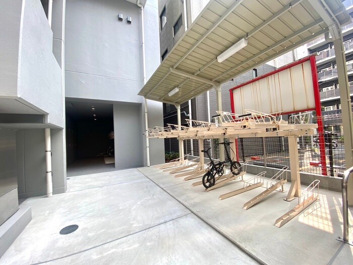 物件外観写真4　(駐輪場)