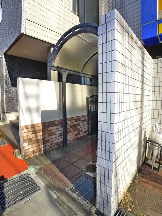 物件外観写真6　(エントランス部分)