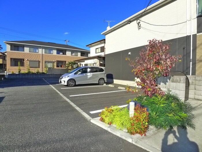 物件外観写真4　(駐車場)
