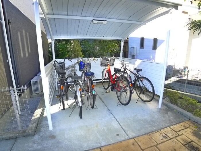 物件外観写真5　(駐輪場)
