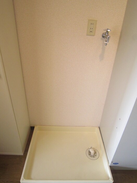 物件内観写真12　(洗濯機置場)