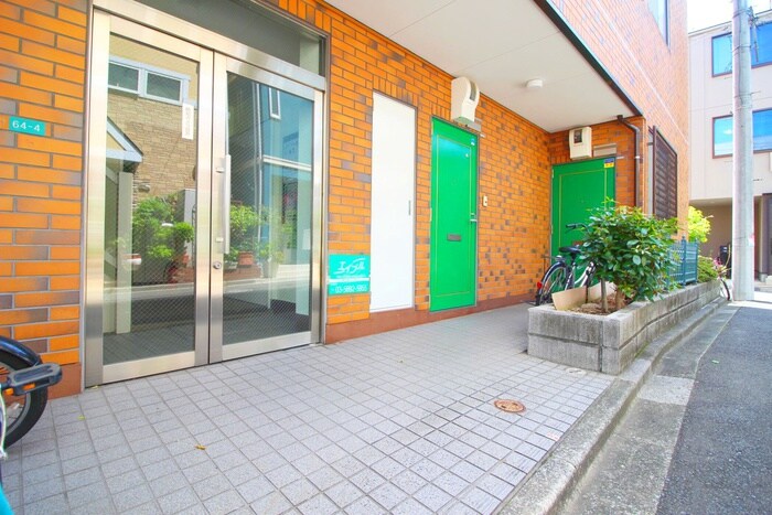 物件外観写真3　(エントランス部分)