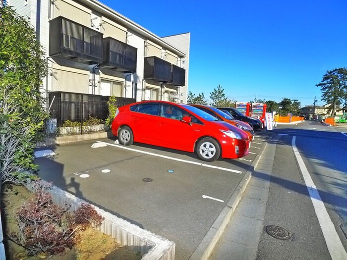 物件外観写真4　(駐車場)