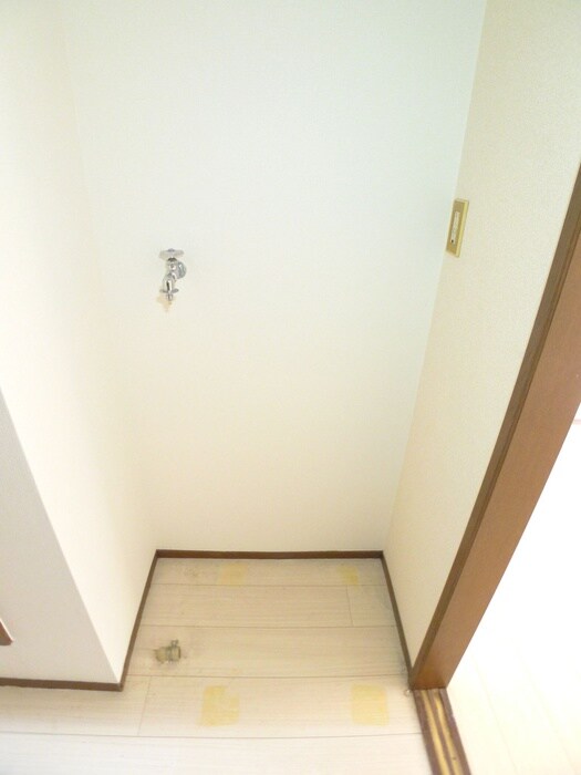 物件内観写真14　(洗濯機置場)