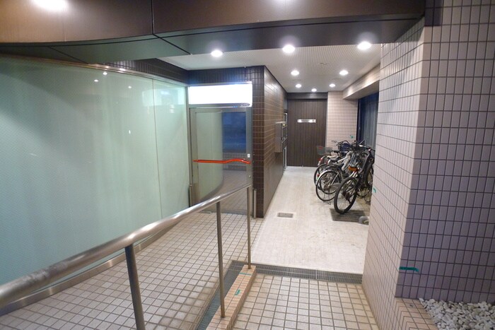 物件外観写真4　(エントランス部分)