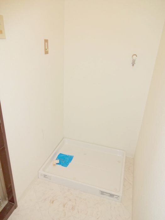 物件内観写真12　(洗濯機置場)