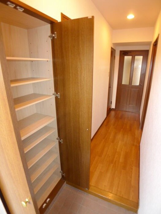 物件内観写真7　(玄関)