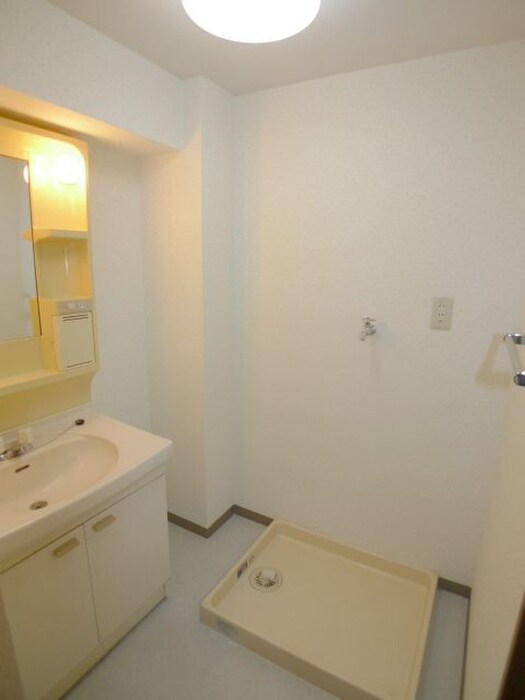 物件内観写真9　(洗濯機置場)