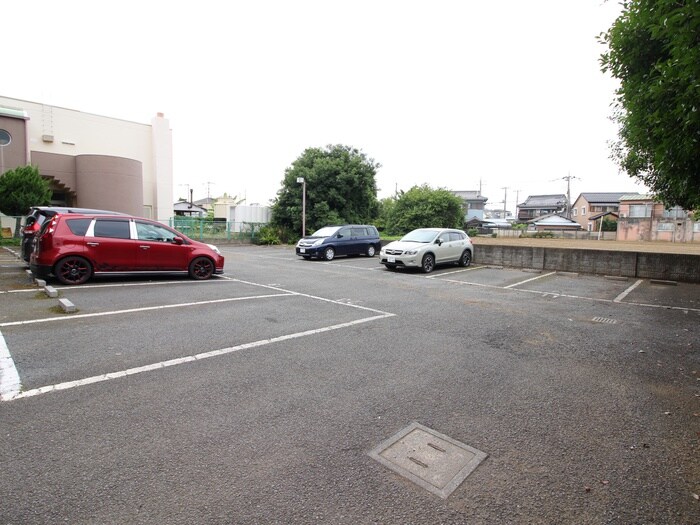 物件外観写真5　(駐車場)