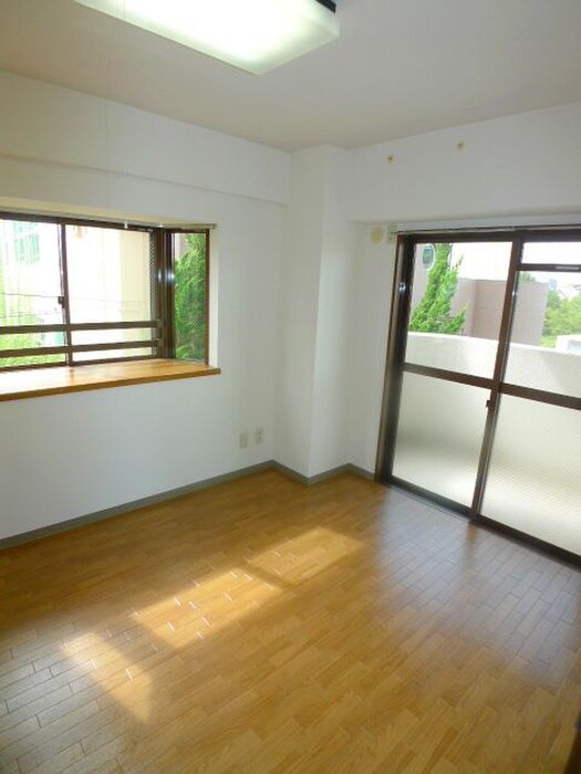 物件内観写真13　(室内からの展望)