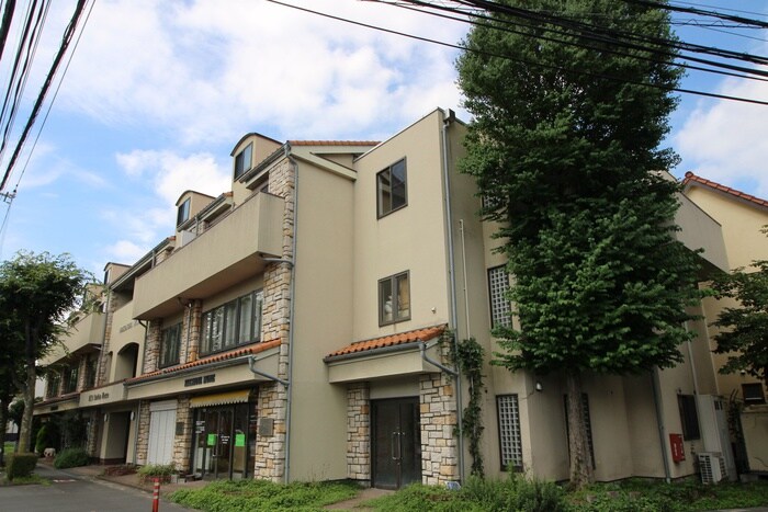 物件外観写真4　(エントランス部分)