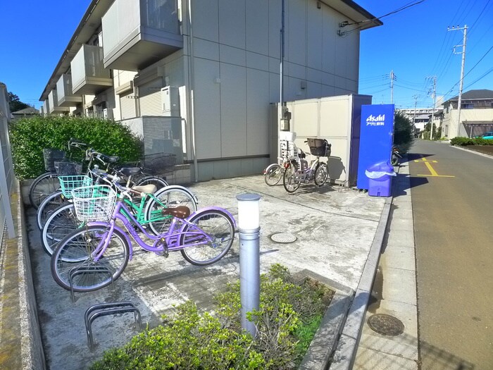 物件外観写真6　(駐輪場)