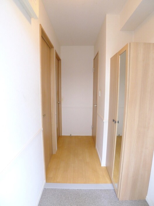 物件内観写真12　(玄関)