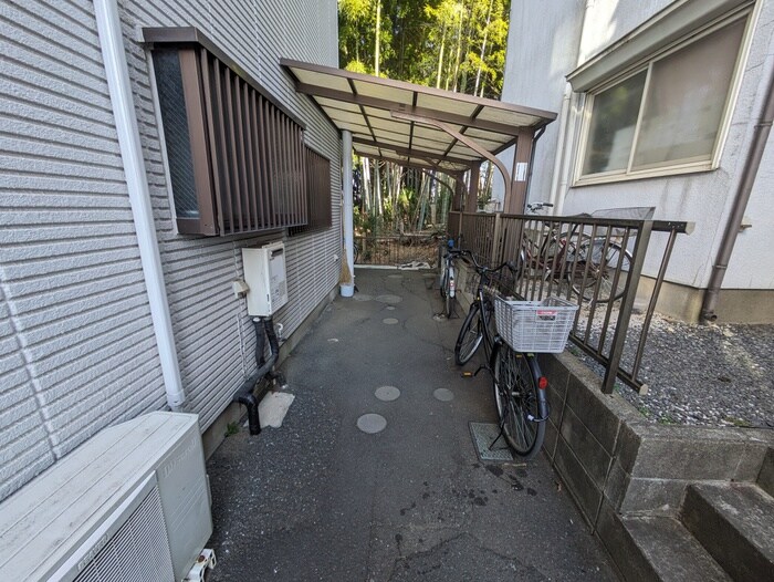 物件外観写真3　(駐輪場)