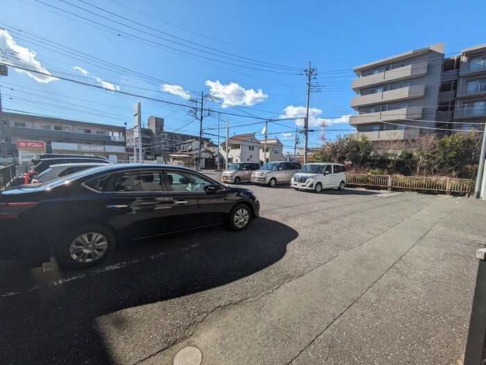 物件外観写真4　(駐車場)