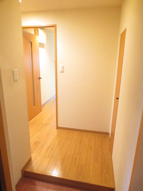 物件内観写真8　(玄関)