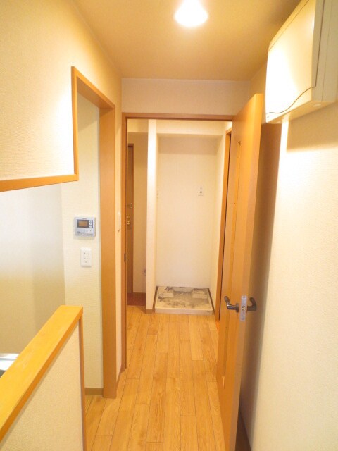 物件内観写真10　(玄関)